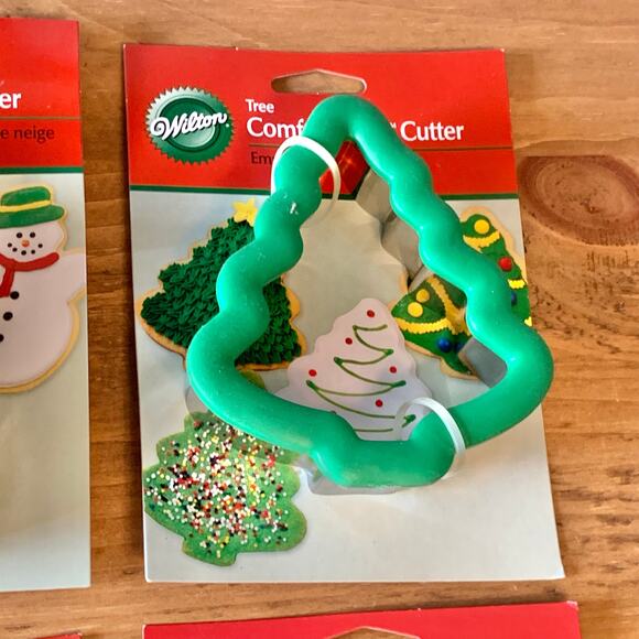 Wilton Comfort Grip Cookie Cutter Lot 4 Christmas Tree Gingerbread Man NEW0 - Picture 4 of 7